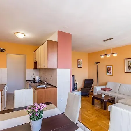 Apartment Orange With Sea View & Free Parking