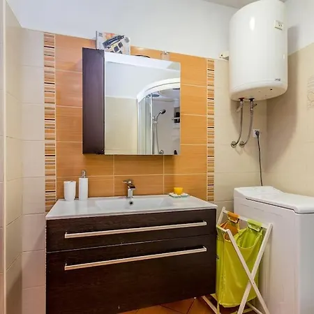 Apartmán Orange With Sea View & Free Parking *
